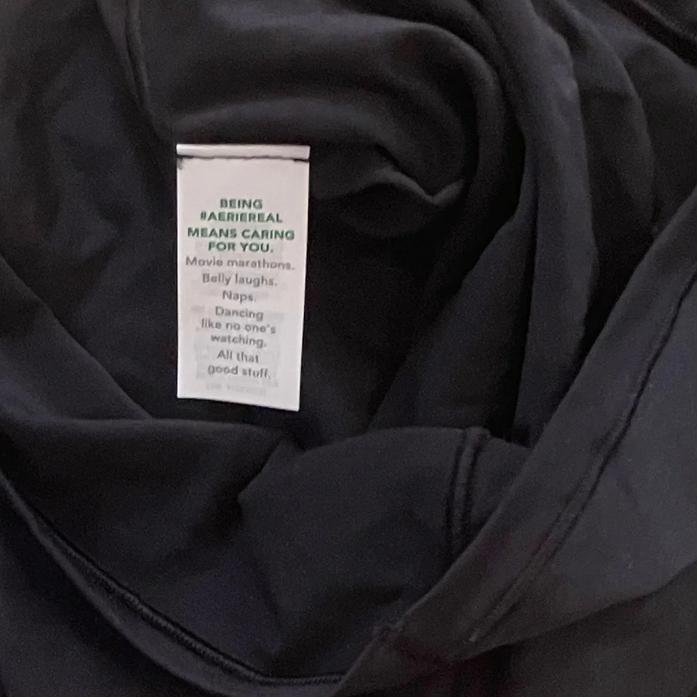 NWT Aerie SMOOTHEZ Long Sleeve Crew T-Shirt in True Black Sz XS. - Picture 8 of 10